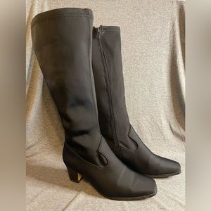 Women’s Pierre Dumas 16” tall boots. Size 7.5M